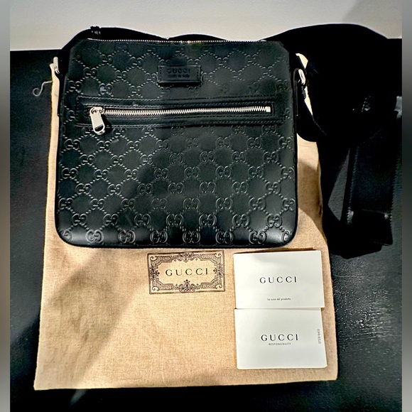 Gucci Other - Men’s Gucci monogram messenger bag